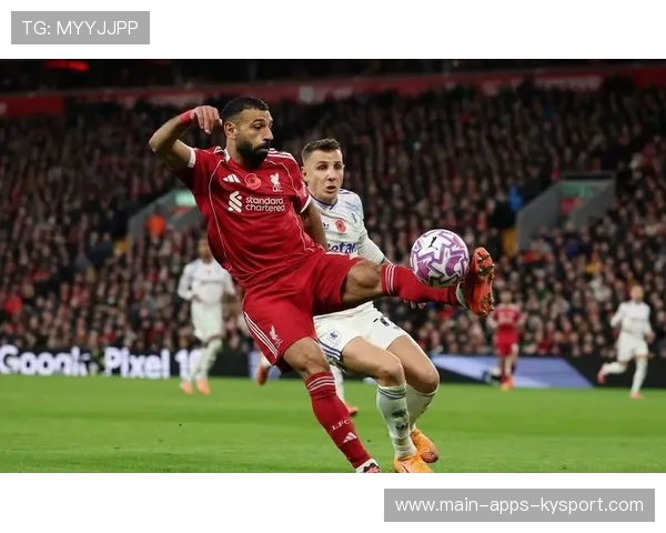 萨拉赫内切后左脚搓射远角，皮球擦柱而出